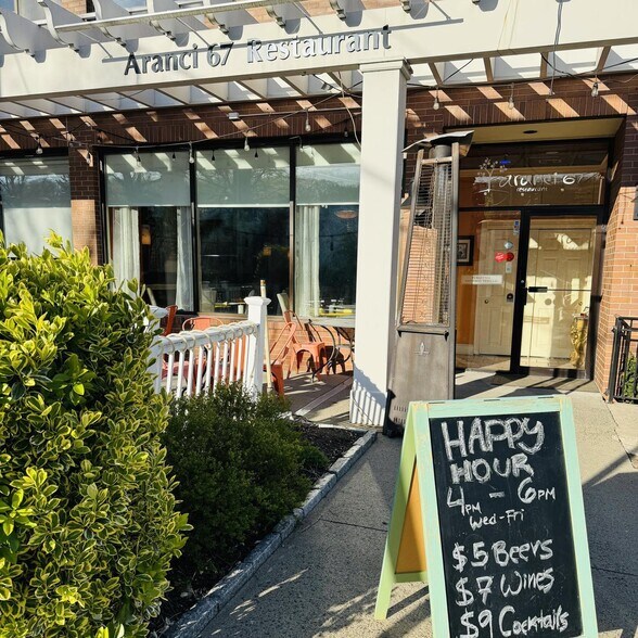 More Photos Of 142 Old Ridgefield Rd, Wilton Storefront For Lease