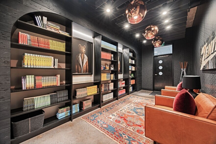 More Photos Of 404 E College St, Iowa City Hotel For Sale