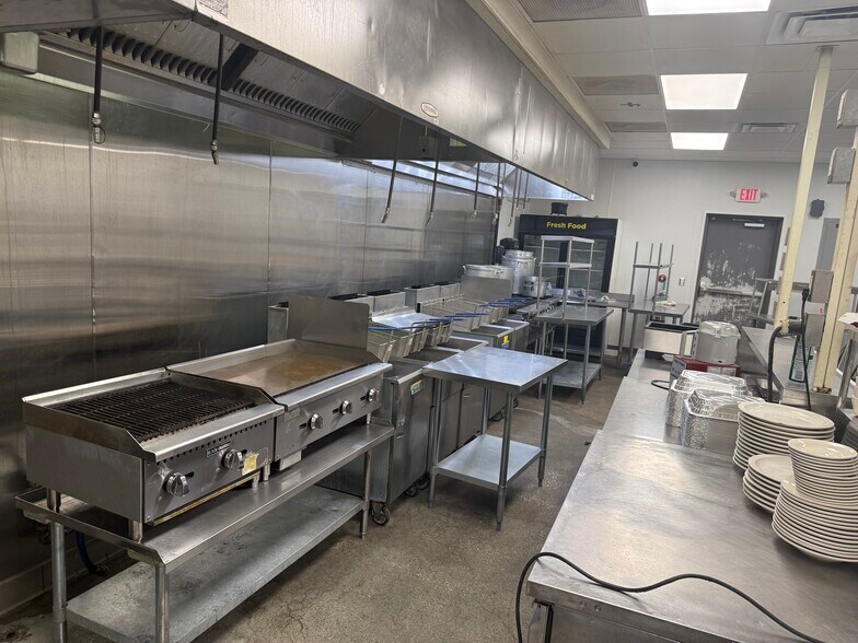 More Photos Of 5681 Nevius Rd, Mobile Restaurant For Lease