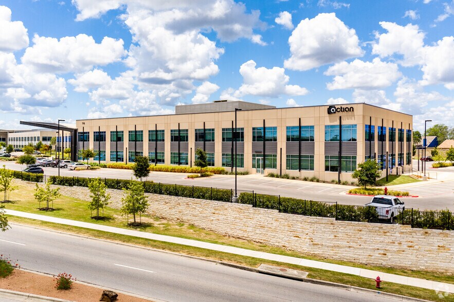 More Photos Of 710 Hester's Crossing Rd, Round Rock Office For Lease