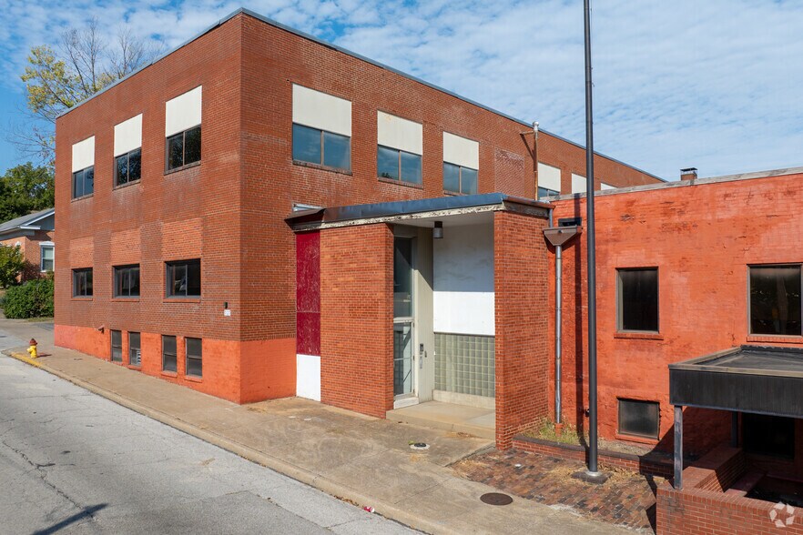 More Photos Of 707 E B St, Belleville Warehouse For Sale