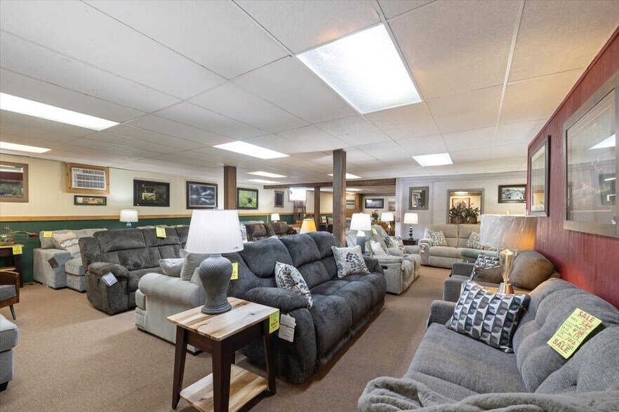 More Photos Of 816 NW 4th St, Grand Rapids General Retail For Sale