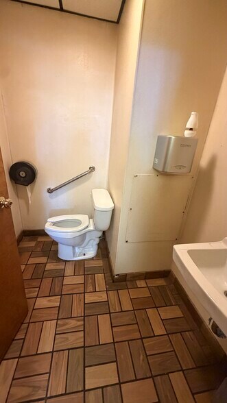 More Photos Of 4 Wheeler st, Lynn Restaurant For Lease