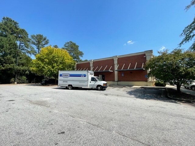 More Photos Of 102 Lexington Cir, Peachtree City Freestanding For Sale