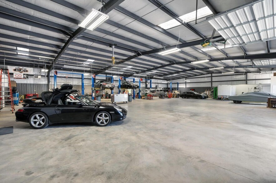 More Photos Of 20 Bellamy Pl, Stockbridge Warehouse For Sale