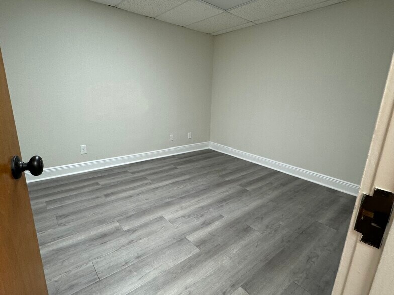 More Photos Of 1403 Medical Plaza Dr, Sanford Medical For Sale