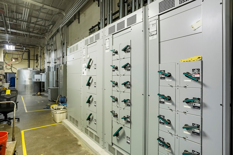 More Photos Of 3880 Holly St, Denver Warehouse For Sale