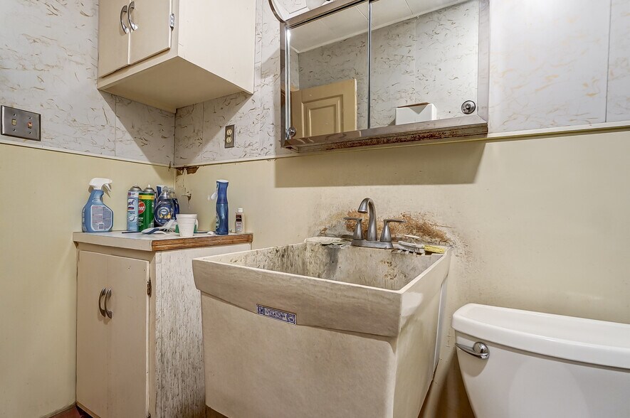 More Photos Of 203 S Wittenberg Ave, Springfield Industrial For Sale