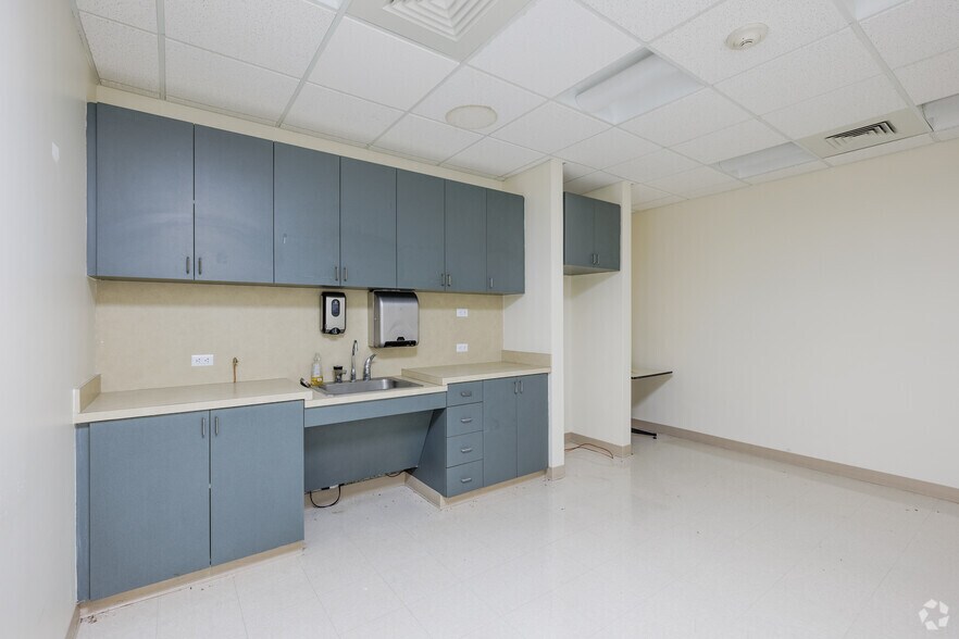 More Photos Of 303 Broad St, Red Bank Specialty For Lease