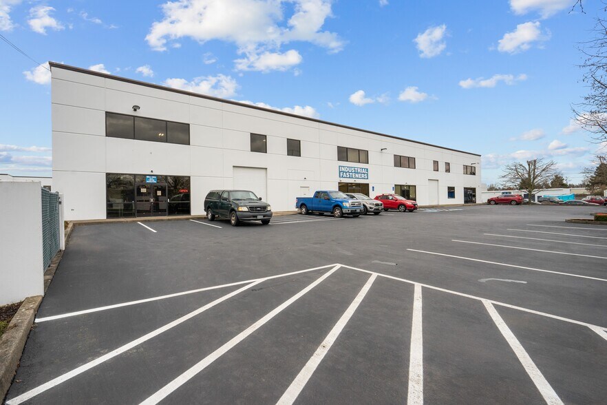 More Photos Of 2980 19th St SE, Salem Warehouse For Lease