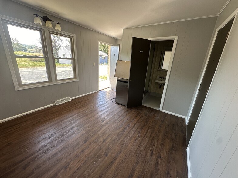 More Photos Of 10291 US Highway 14, Mazomanie Hotel For Sale