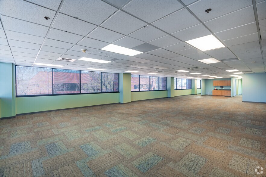 More Photos Of 7110 W Jefferson Ave, Lakewood Unknown For Lease