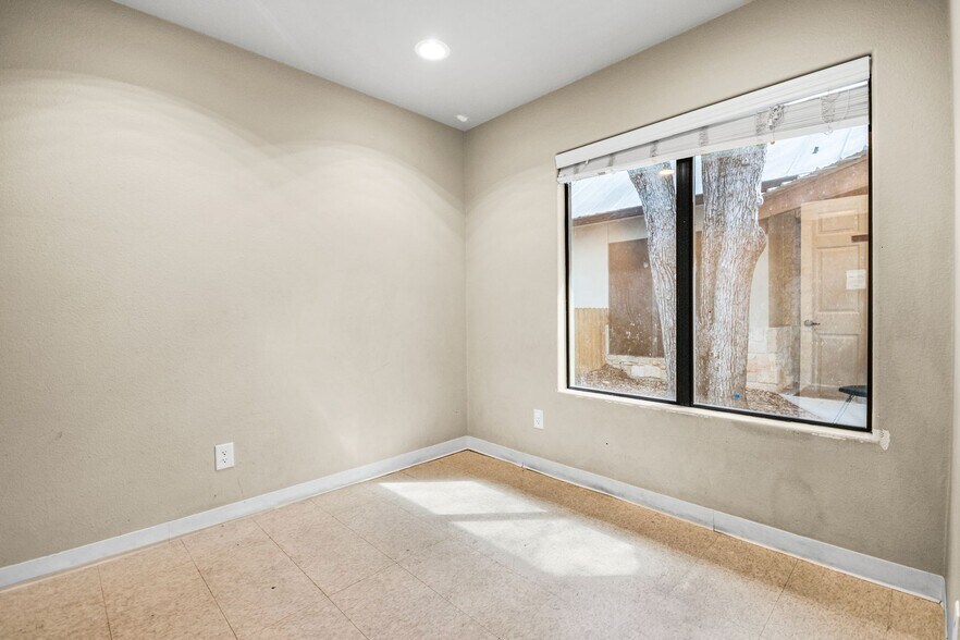 More Photos Of 14235 Blanco Rd, San Antonio Office For Sale