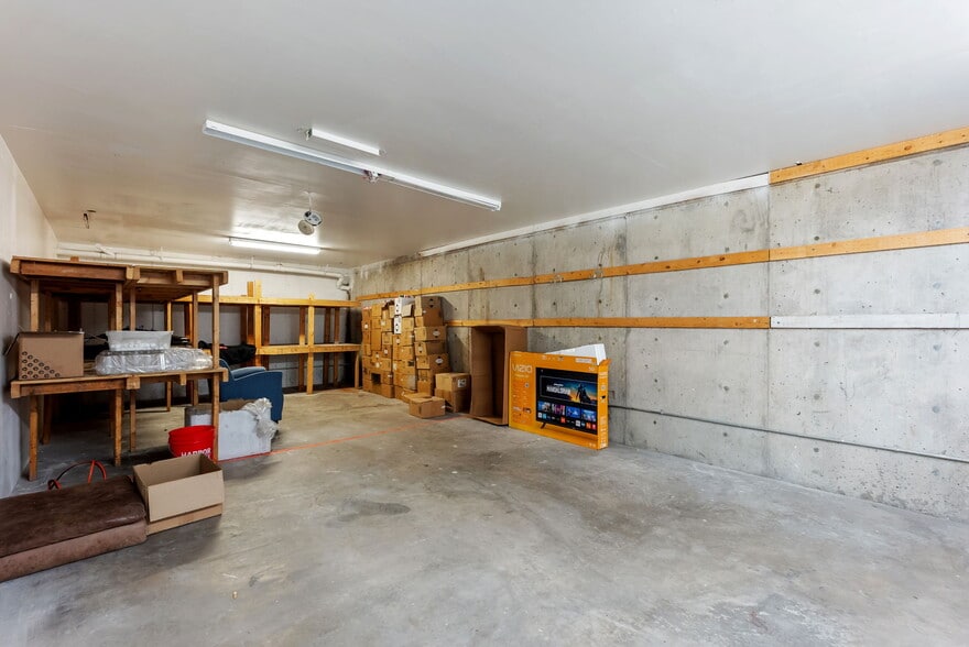 More Photos Of 845 W Moreno Ave, Colorado Springs Warehouse For Sale