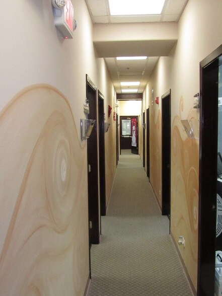 More Photos Of 1 Tiffany Pt, Bloomingdale Medical For Sale