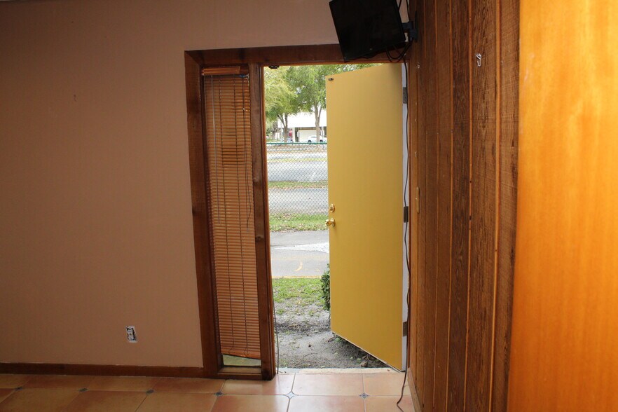 More Photos Of 7800 W Oakland Park Blvd, Sunrise Medical For Lease