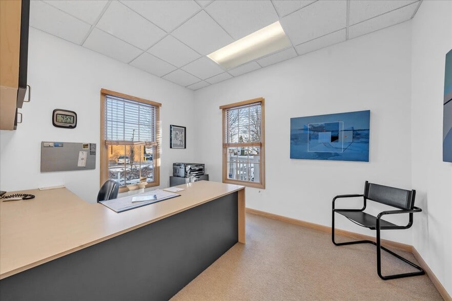 More Photos Of 907 W 14 Mile Rd, Clawson Office For Sale