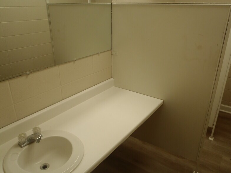 More Photos Of 2025 McLarty Dr, Newport Office For Sale