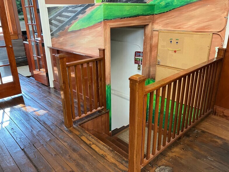 More Photos Of 157 N Main St, Bostic Office For Sale