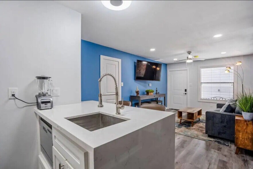 More Photos Of 2620 Arbor St, Houston Apartments For Sale