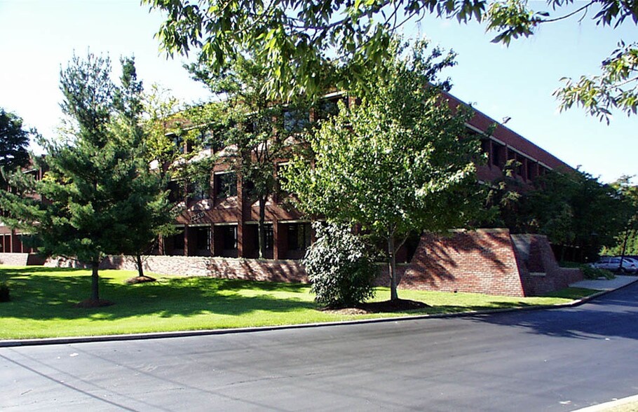 More Photos Of 3250 W Market St, Fairlawn Office For Lease