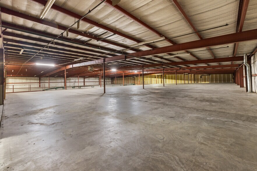 More Photos Of 888 Antler Dr, Casper Warehouse For Lease
