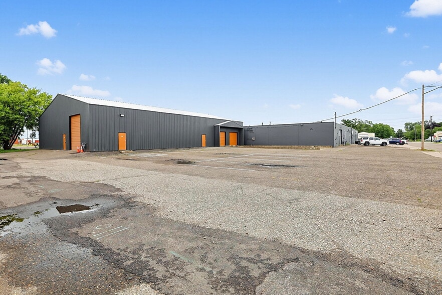 More Photos Of 585 1st St SE, Saint Cloud Warehouse For Sale