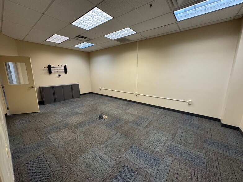 More Photos Of 2031 Nelson Miller Pky, Louisville Office For Lease