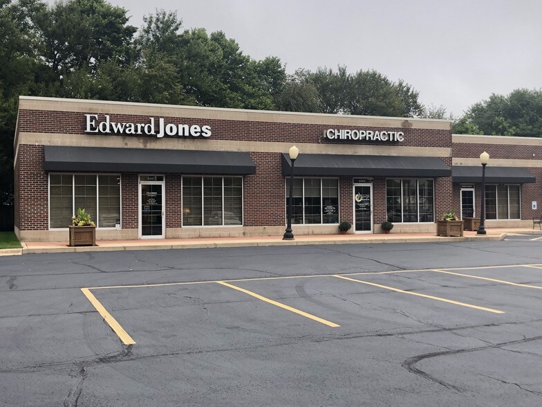 More Photos Of 5300-5426 Williams Dr, Roscoe Storefront For Lease