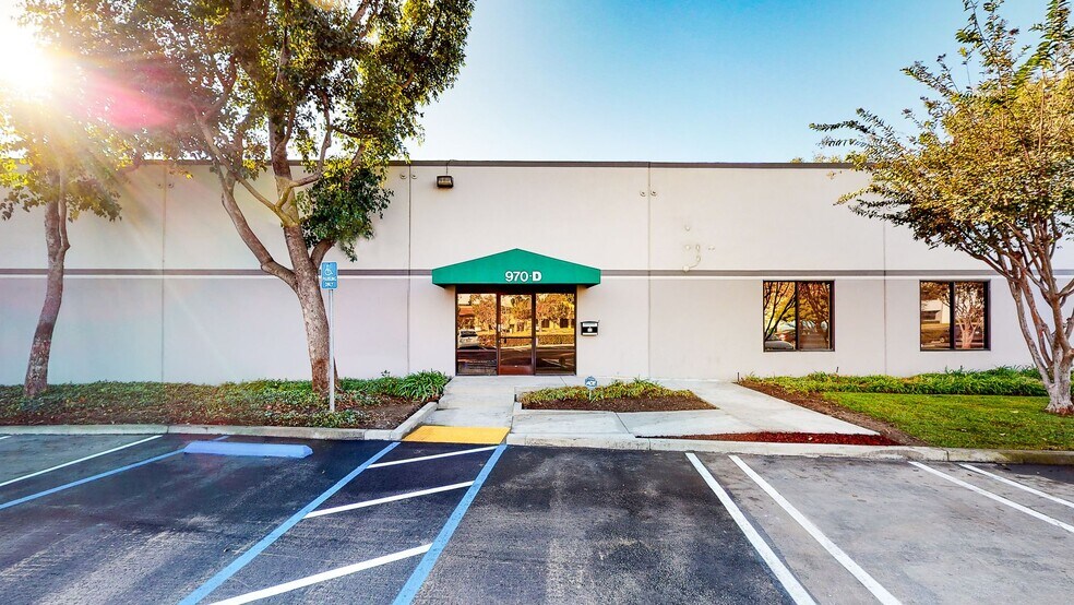 More Photos Of 960-970 Knox St, Torrance Warehouse For Lease