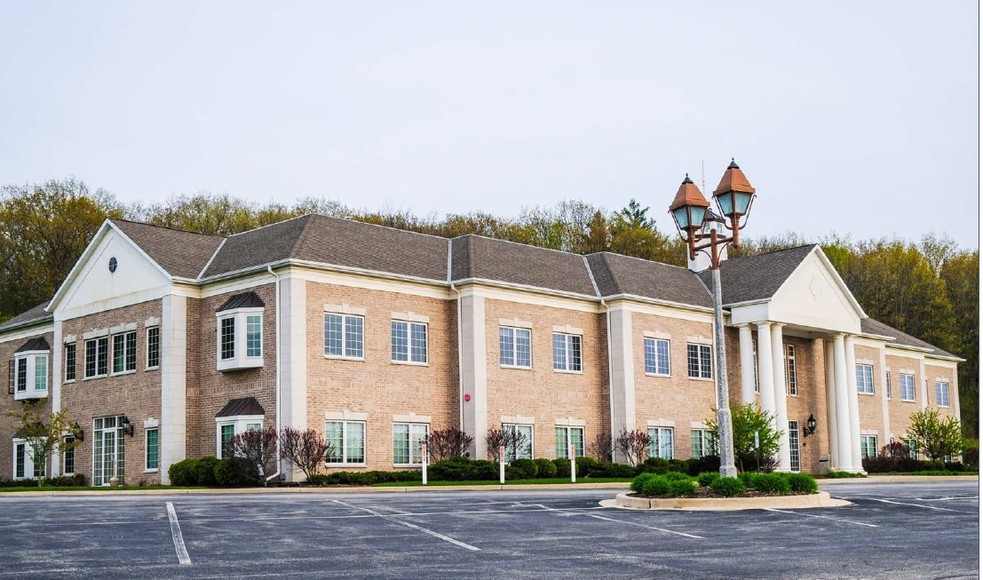 Primary Photo Of 515 W North Shore Dr, Hartland Office For Lease