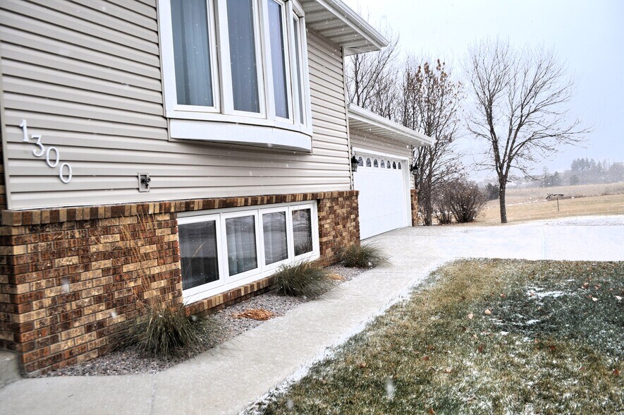 More Photos Of 1300 Crestfield Ave, Bismarck Apartments For Sale