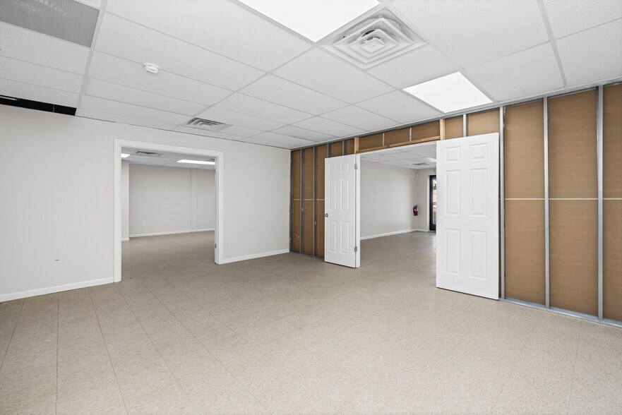 More Photos Of 35628 Jefferson Ave, Harrison Township Medical For Lease