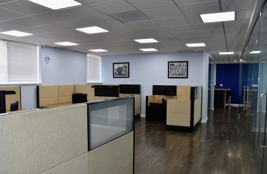 More Photos Of 710 Higgins Rd, Park Ridge Office Residential For Lease