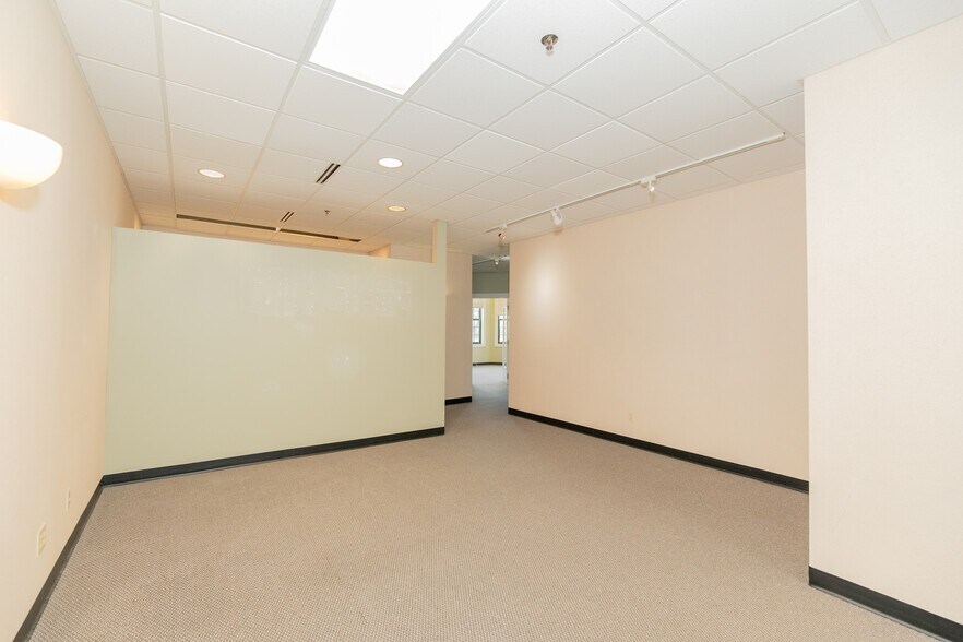 More Photos Of 2142 -2160 W Chesterfield Blvd, Springfield Storefront Retail Office For Lease