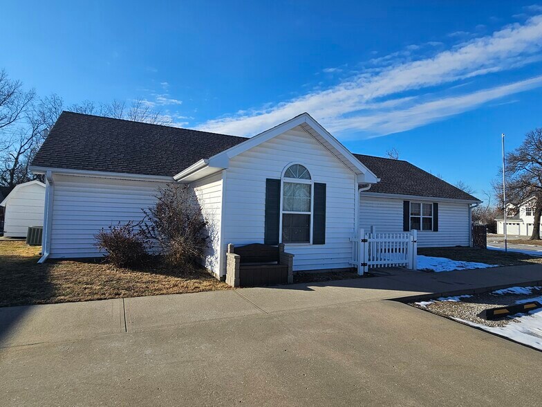 Primary Photo Of 210 E Fields Blvd, El Dorado Springs Schools For Sale