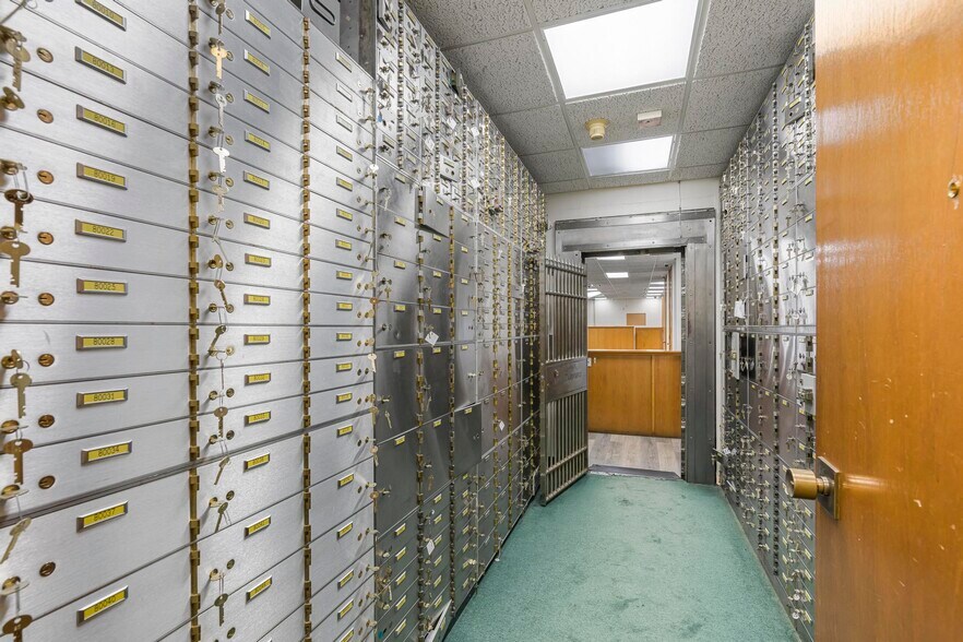 More Photos Of 1750 NE 8th St, Homestead Bank For Lease