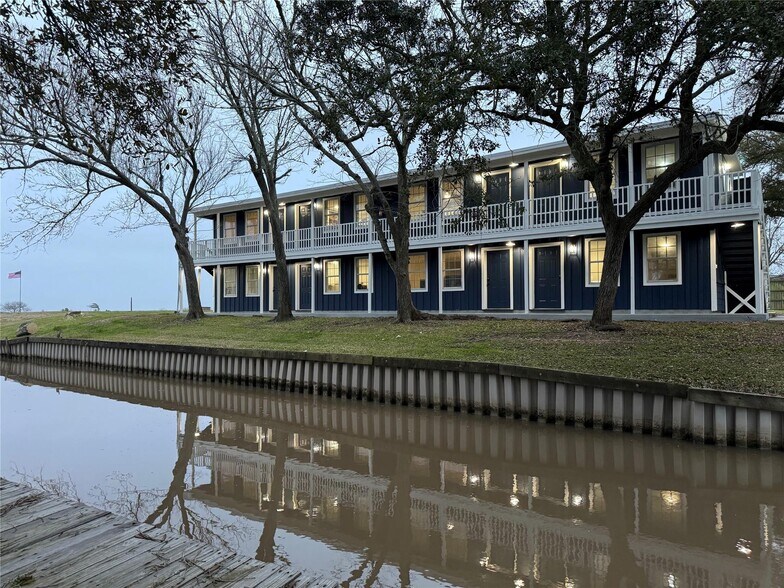 More Photos Of 5202 County Road 469, Brazoria Apartments For Sale