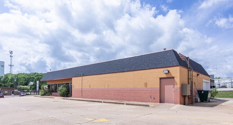 More Photos Of 1630 Commercial St, Warsaw Restaurant For Sale