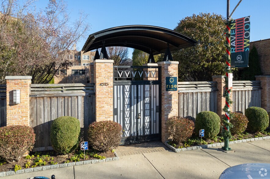 More Photos Of 4515 N Ravenswood Ave, Chicago Loft Creative Space For Sale