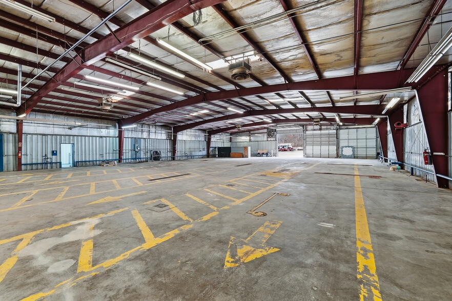 More Photos Of 5105 Elk River Rd, Elkview Showroom For Sale