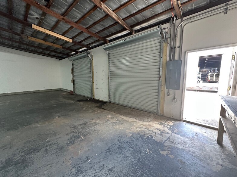 More Photos Of 614-618 Grand Central St, Clearwater Warehouse For Lease