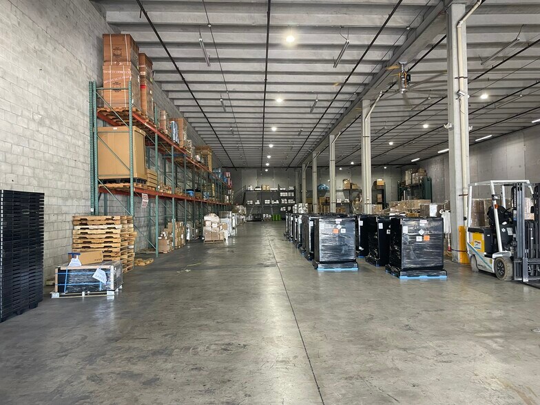 More Photos Of 7315-7335 NW 31st St, Miami Warehouse For Lease