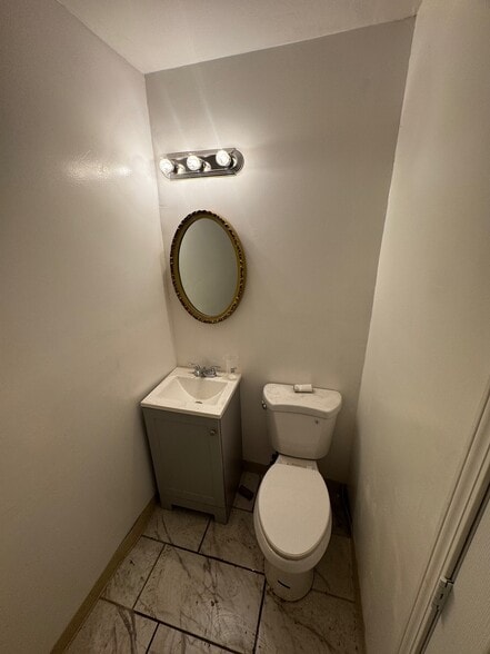 More Photos Of 400-404 Dixie Ln, North Little Rock Warehouse For Sale