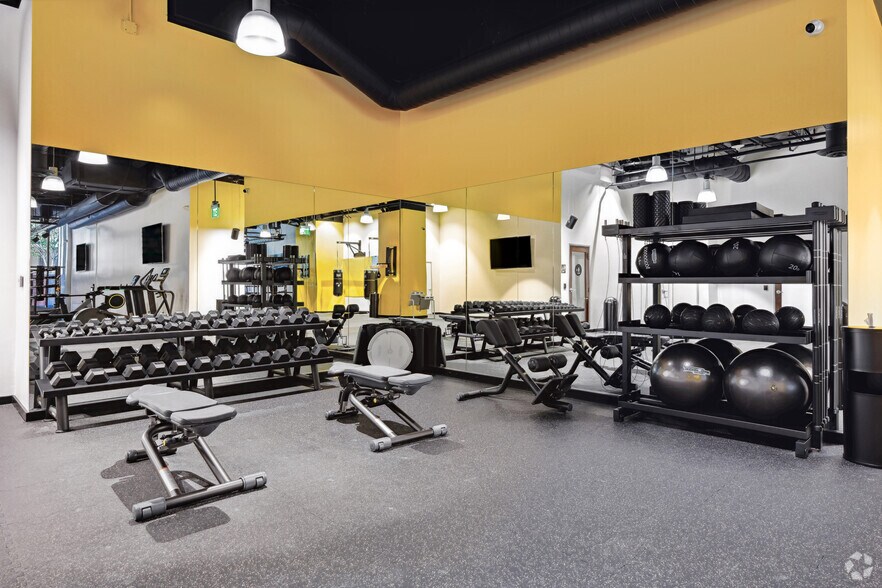 More Photos Of 626 Wilshire Blvd, Los Angeles Office For Lease