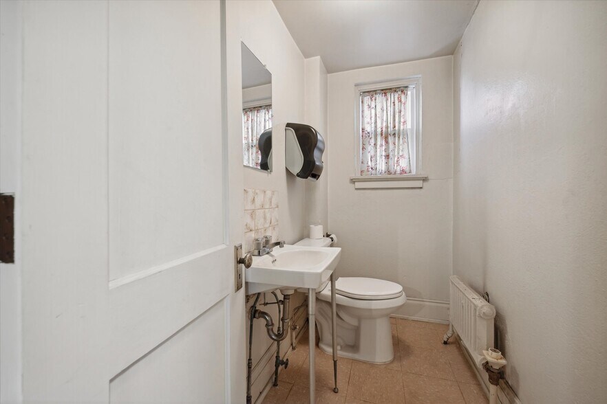 More Photos Of 725 Navarre Ave, Toledo Religious Facility For Sale