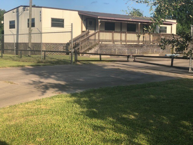 More Photos Of 4439 Pinemont Dr, Houston Land For Lease