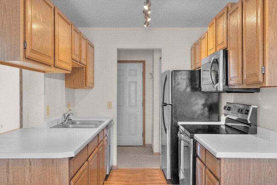 More Photos Of 8254 Windsong Dr, Eden Prairie Apartments For Sale