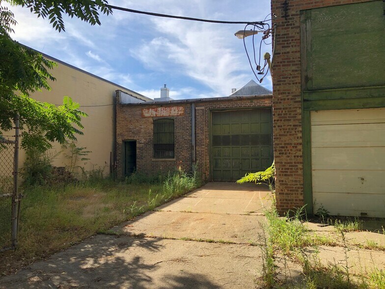 More Photos Of 3162 W Grand Ave, Chicago Warehouse For Lease