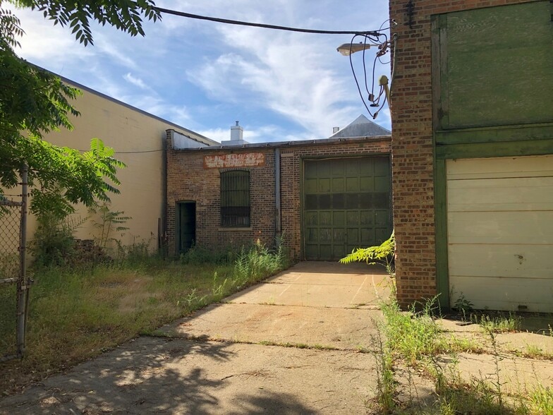 More Photos Of 3162 W Grand Ave, Chicago Warehouse For Lease